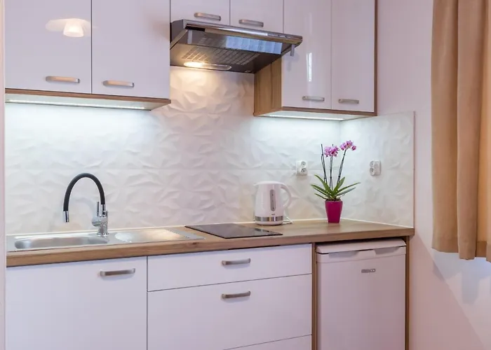 Beata Marek Pod Grapa